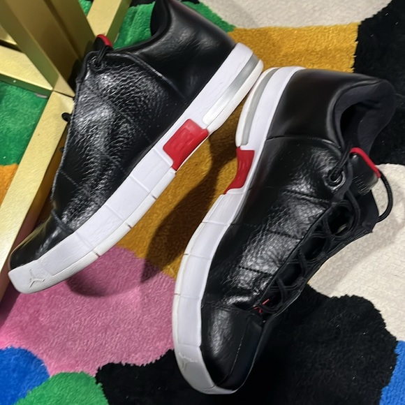 Gently used air Jordan for men blanket and red in mint condition and well kept - Picture 3 of 7